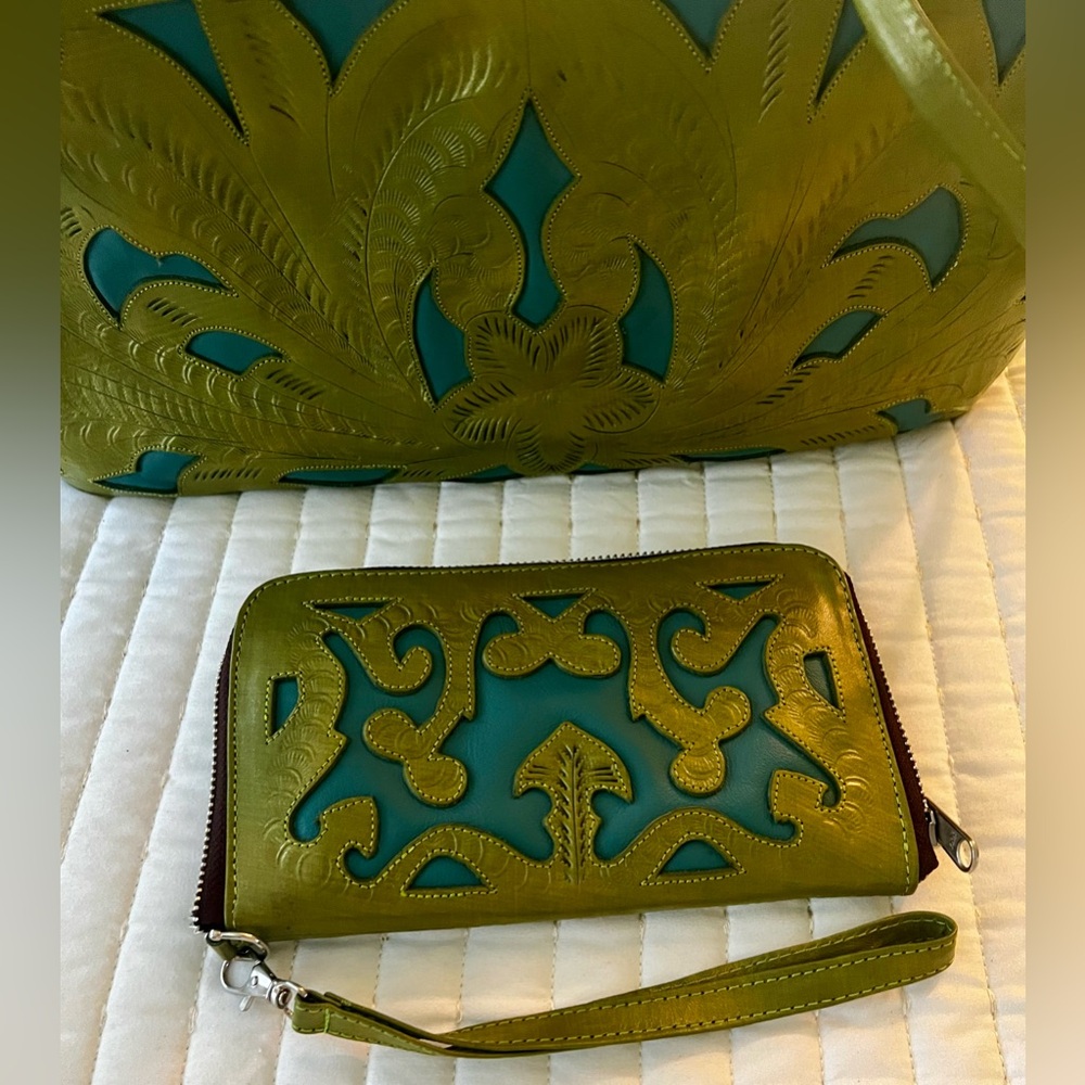 Elegant Green and Teal Shoulder Bag